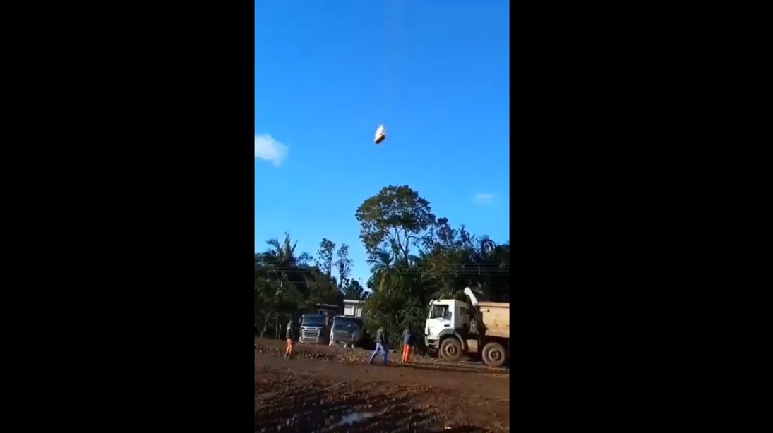 Oito pessoas morrem em queda de balão em SC