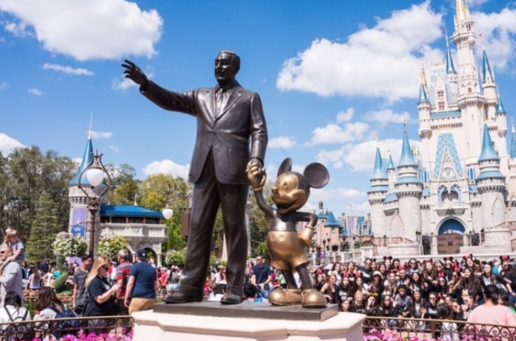 Polícia investiga suposto casamento com criança de 9 anos na Disney de Paris
