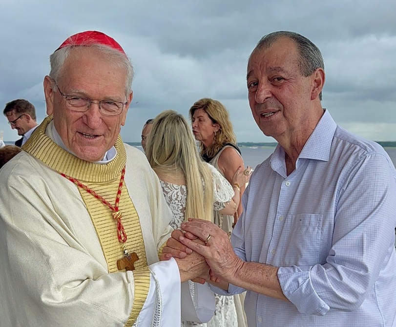 Omar Aziz participa de cerimônia após reforma da Igreja dos Remédios, em Manaus