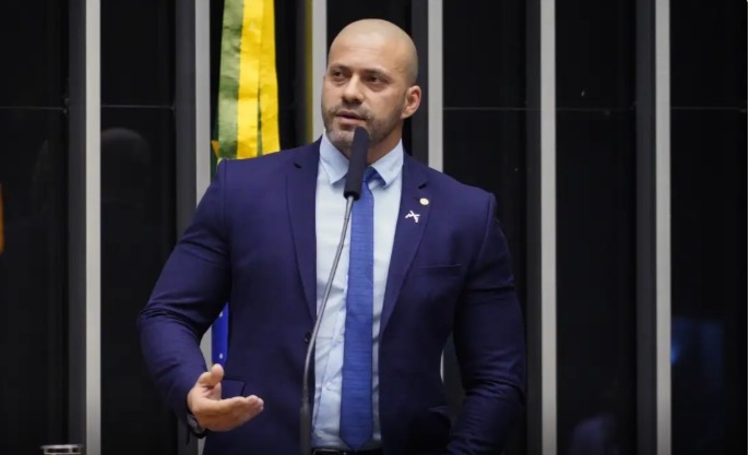 Moraes permite saídas temporárias de Daniel Silveira para tratamento médico