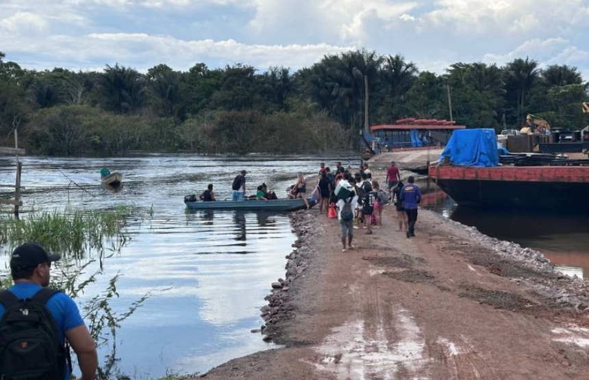 DNIT bloqueia acesso à balsa em trecho da BR-319 para manutenção