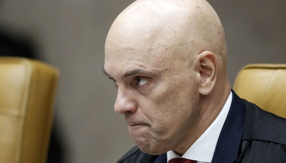 Moraes rejeita pedido da defesa de Filipe Martins para ouvir Carlos e Eduardo Bolsonaro