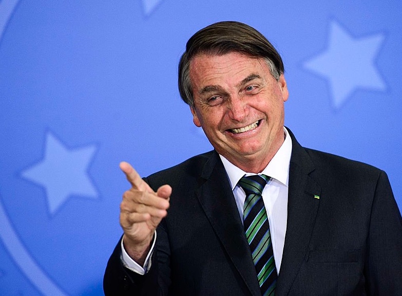 Com soluços e vômitos, Bolsonaro cancela agenda política de julho
