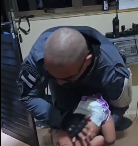 PMs salvam vida de criança que engasgou com amendoim na AM-010