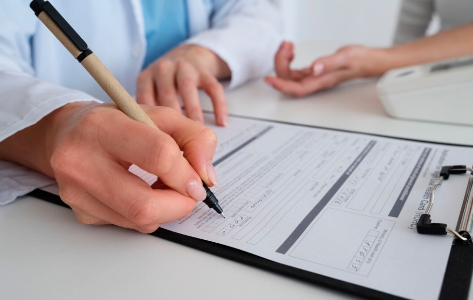 Empresa que demitiu funcionária no Amazonas após erro em atestado perde ação 