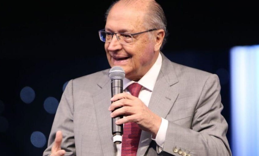 Alckmin afirma que Brasil ainda negocia fim da tarifa dos EUA