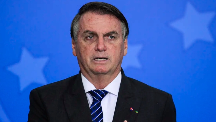 Jair Bolsonaro foi abordado por policiais federais quando chegava em casa