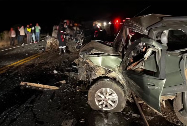 Acidente deixa 8 mortos em rodovia de Minas Gerais; criança é única sobrevivente