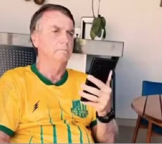 Bolsonaro é proibido de usar celular e só pode receber visitas com aval do STF
