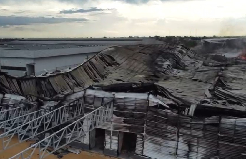 Incêndio em fábrica do Distrito Industrial é controlado após mais de 40 horas