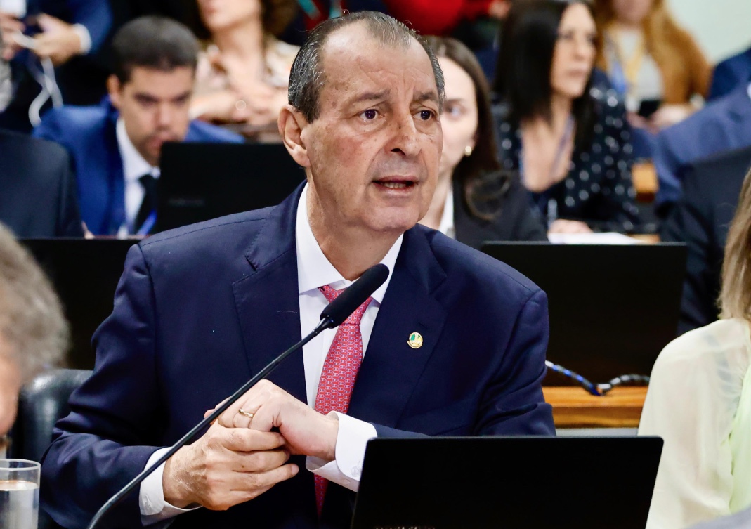Senador Omar Aziz pede derrubada de vetos presidenciais contra recuperação da BR-319