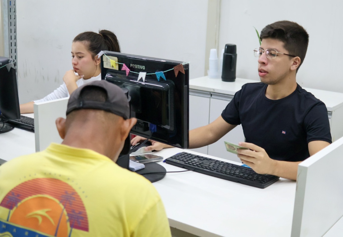 Costureira, serigrafista e mais: Sine Amazonas divulga 225 vagas de emprego