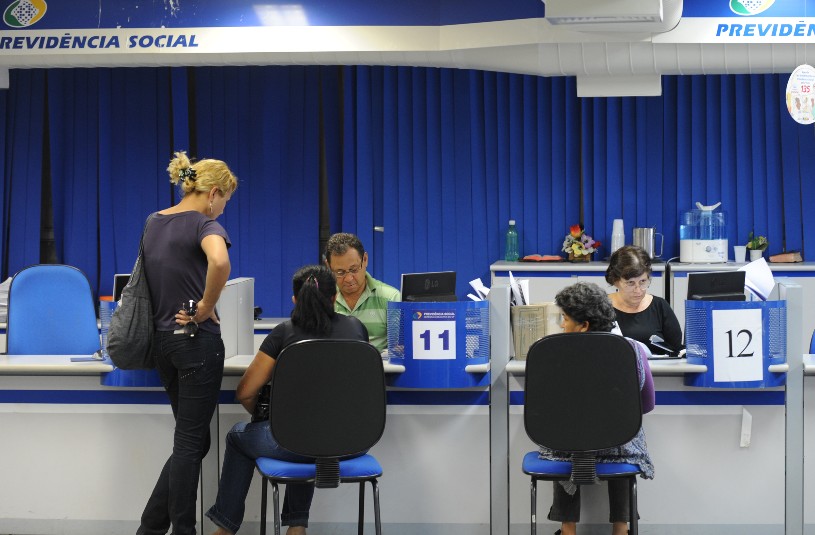 Senado aprova programa para agilizar perícias e reduzir filas no INSS
