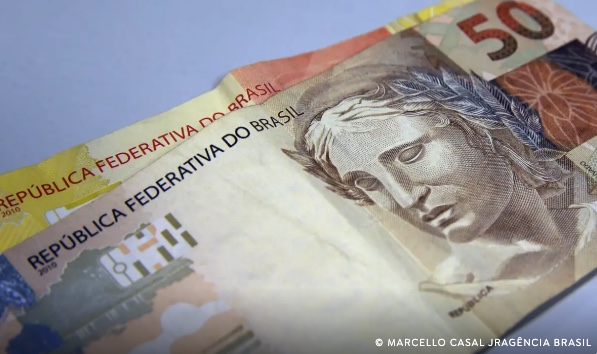 Mais de 4 milhões de trabalhadores recebem abono salarial nesta sexta-feira