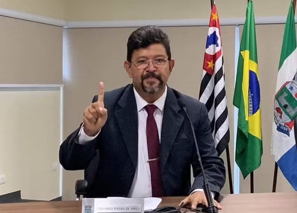 Vereador é condenado a mais de 2 anos de prisão por se negar a ler projeto LGBTQIA+