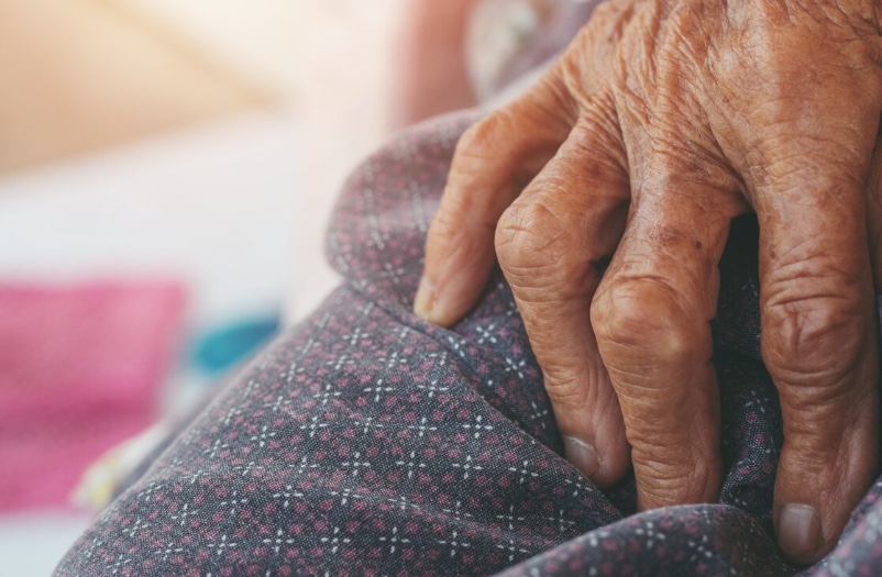 Shopping de Manaus é condenado a indenizar cliente que caiu em área em manutenção