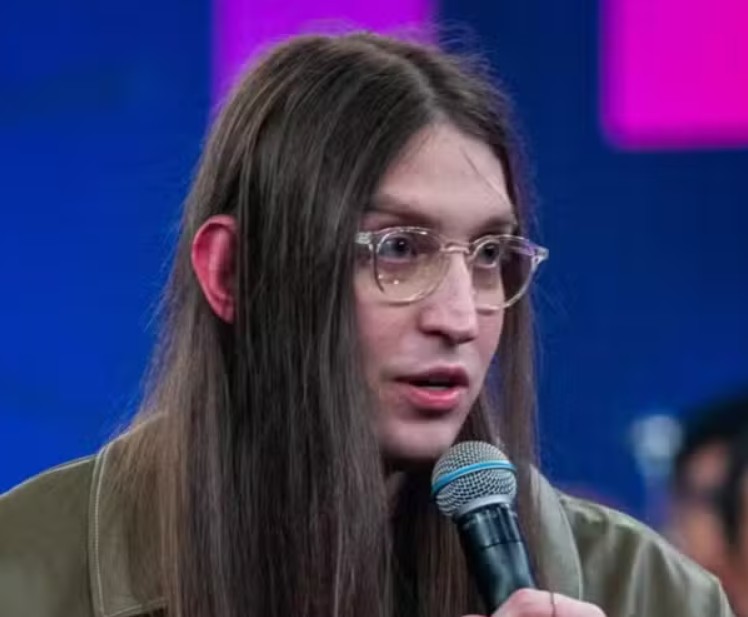 Felca faz alerta no Altas Horas: “Criança não deve criar conteúdo na internet"