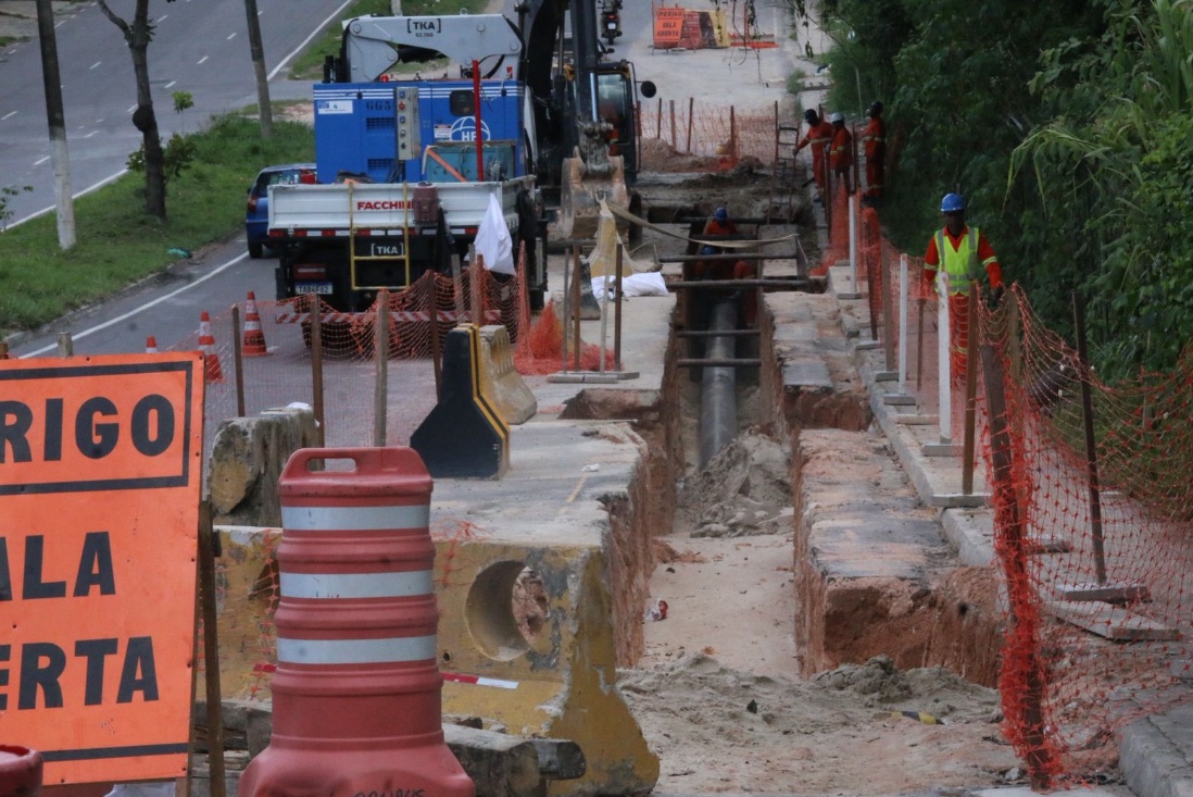 Obras da Cigás complicam rotina de motoristas na Avenida Margarita