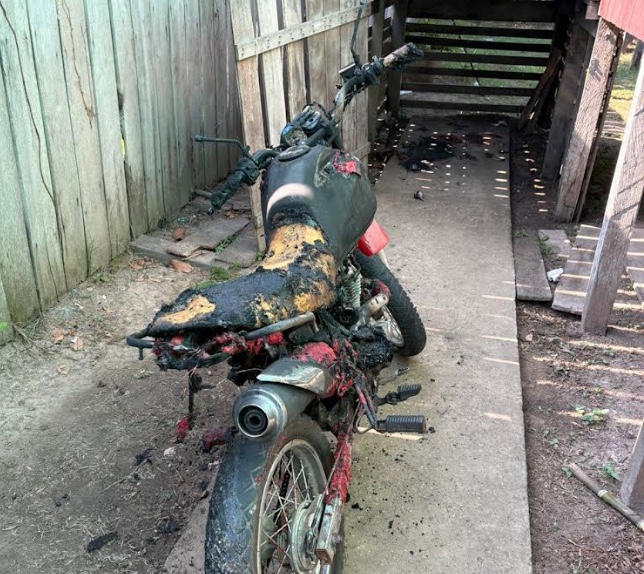 Criminoso tenta roubar gasolina e acaba incendiando moto no Amazonas