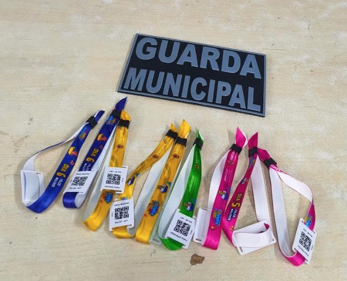 Guarda Municipal impede venda ilegal de pulseiras do 'Sou Manaus 2025'