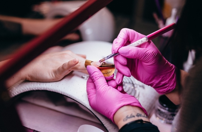 Carreta de Beleza Senac oferece cursos profissionalizantes gratuitos em Manaus; confira