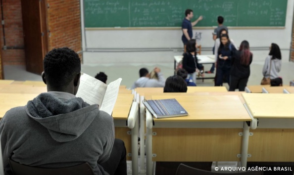 MEC e Capes abrem 7,8 mil vagas gratuitas de mestrado e doutorado para professores