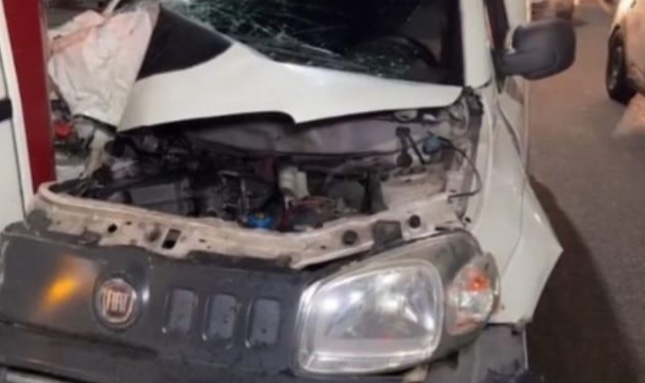 Motorista bêbado bate em ônibus e tenta agredir policiais no bairro São Francisco