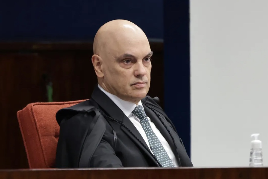 Moraes dá 15 dias para Eduardo Bolsonaro se manifestar sobre denúncia da PGR