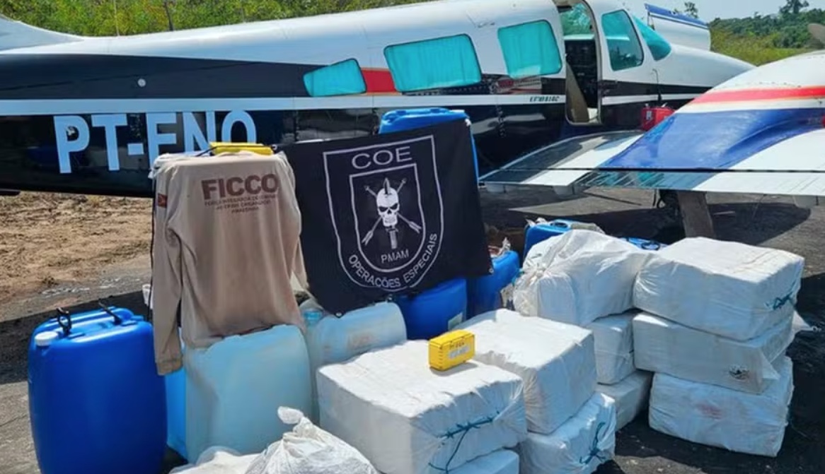 FAB intercepta avião com 380 kg de drogas em operação no Amazonas