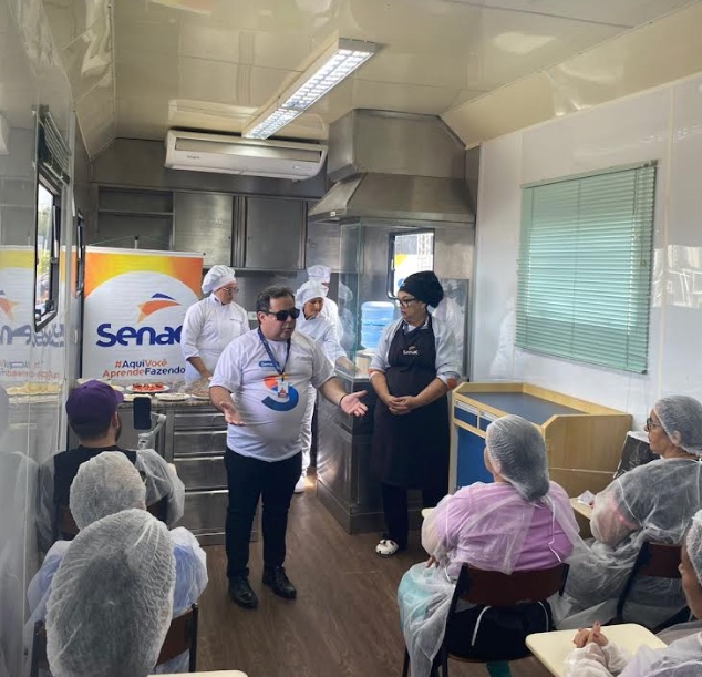 Cursos de Gastronomia e Atendimento são oferecidos gratuitamente em Manaus