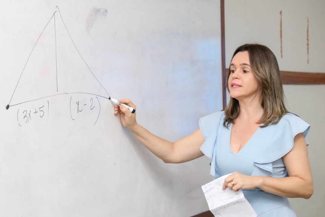 Manaus divulga edital do concurso público com mais de mil vagas para Semed