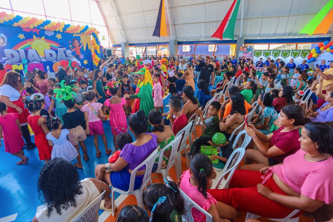 Prefeitura de Coari leva diversão, arte e ações sociais a escolas, CRAS e hospital