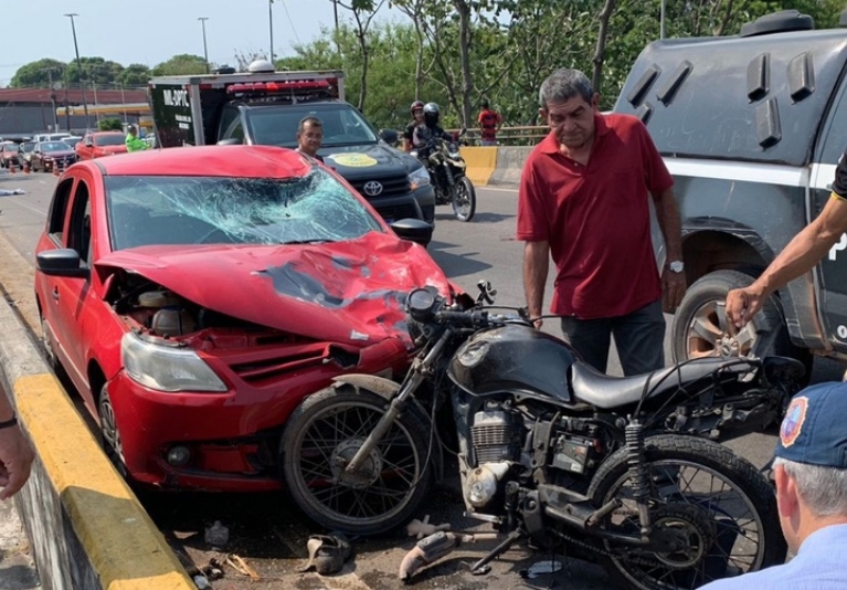 Uso do celular, pressa e imprudência lideram causas de acidentes de trânsito