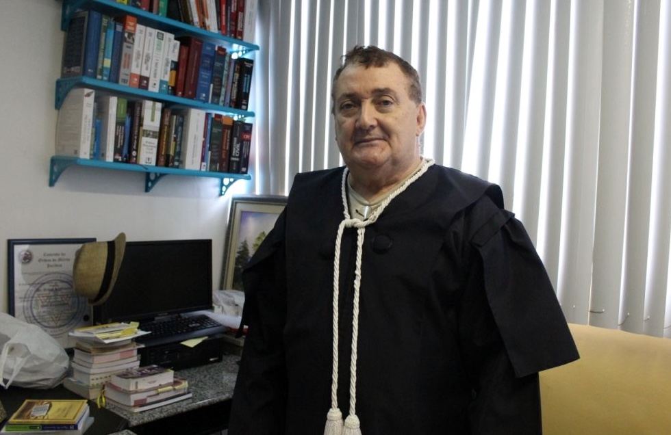 Juiz aposentado do TJAM lança guia prático sobre audiências nos juizados criminais 