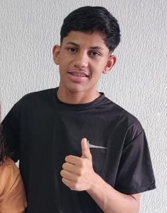 Família pede ajuda para encontrar adolescente de 14 anos desaparecido em condomínio 