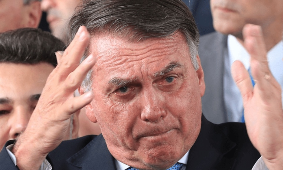 Moraes encerra processo do golpe e agora Bolsonaro terá que cumprir pena de 27 anos