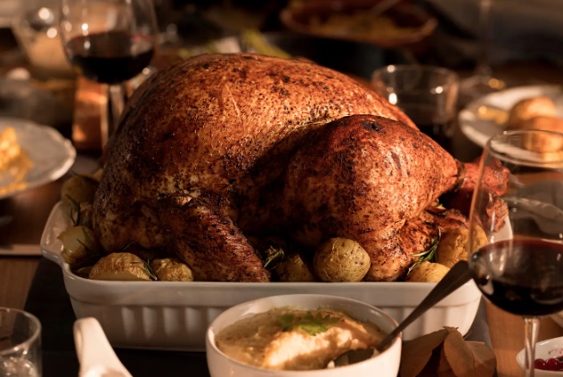 Chester e Fiesta: entenda por que os frangos de Natal são maiores que os comuns