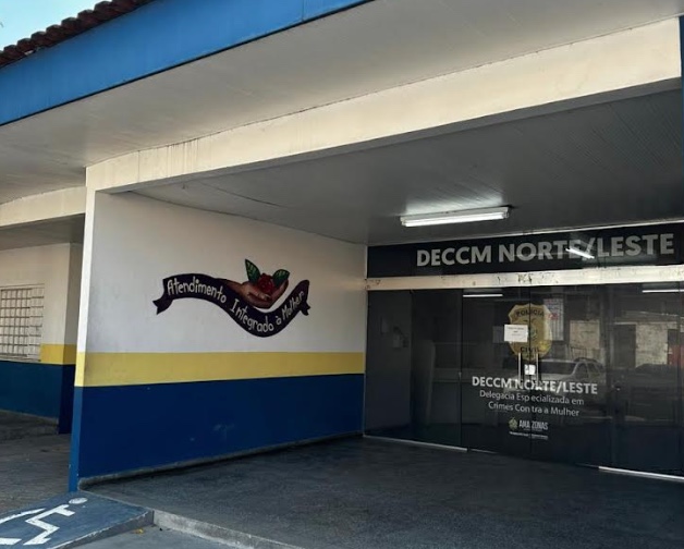 Irmão de agressor tenta impedir prisão e também vai parar atrás das grades em Manaus