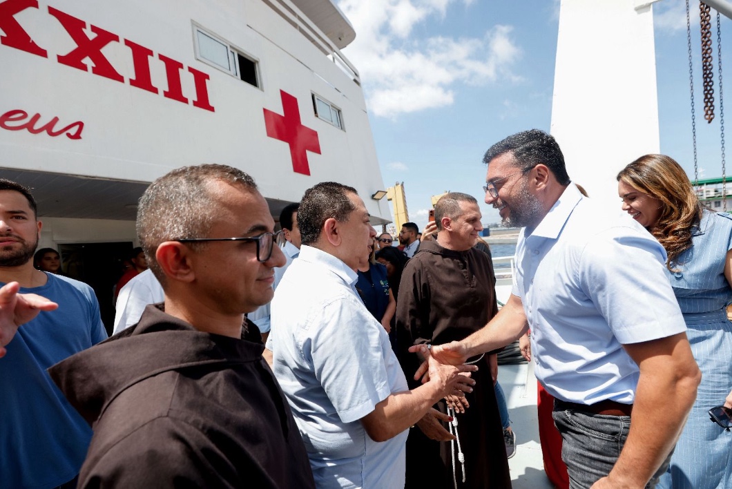 Hospital fluvial retoma atendimentos e leva saúde a comunidades ribeirinhas do Amazonas