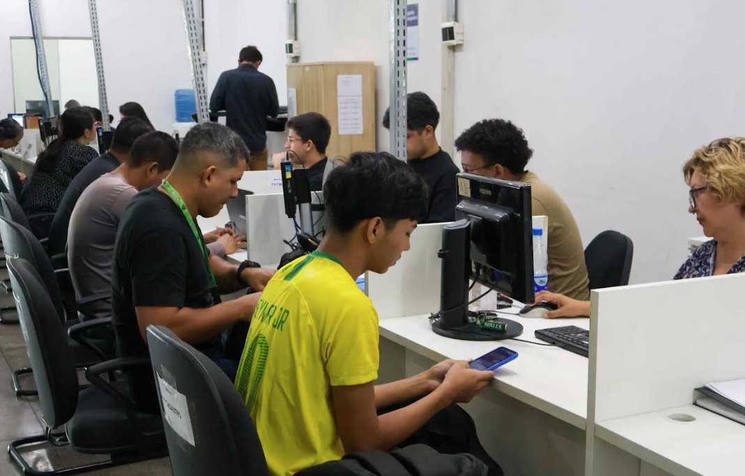 Sine Amazonas oferta vagas para ajudantes, motoristas, cozinheiros e setor têxtil