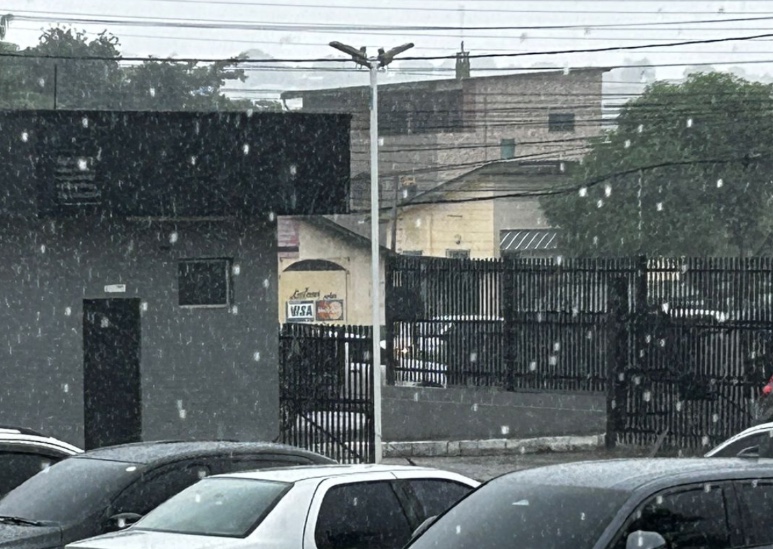 Manaus entra em estado de atenção para chuvas intensas e ventos fortes