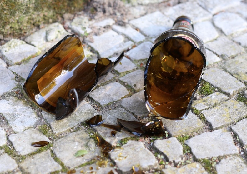 Mulher é arremessada contra muro após negar dar dinheiro para marido beber em Manaus