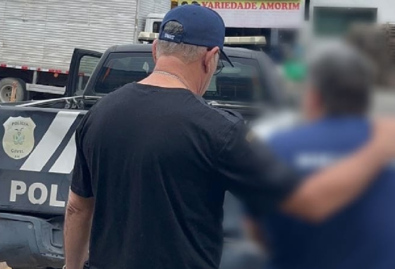 Homem tenta forçar ex a retirar denúncia e acaba preso em delegacia de Manaus