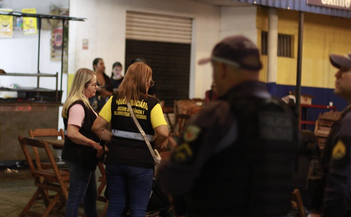 CIF fiscaliza bares em Manaus e corta energia de estabelecimentos com "gatos"