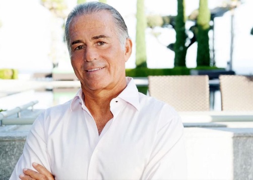 Cirurgião é preso após morte de bilionário durante cirurgia para aumentar pênis