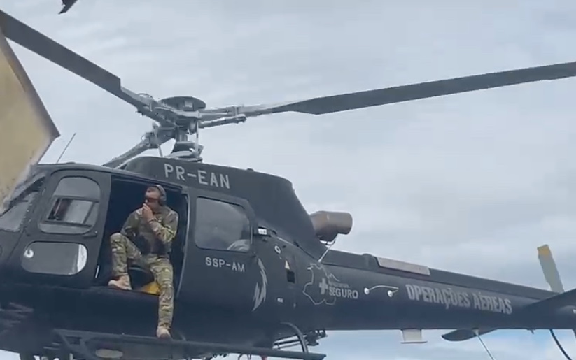 Helicópteros e mergulhadores vasculham rio e margens atrás de sobreviventes no Encontro das Águas