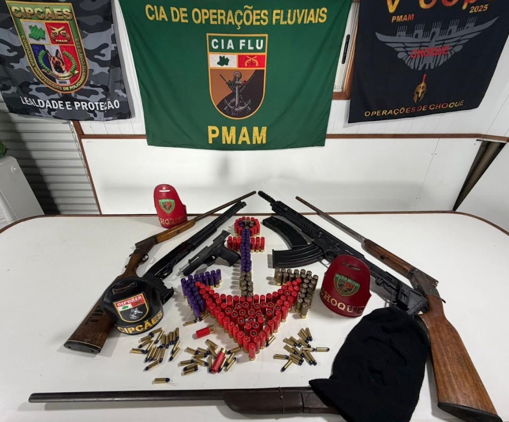 PM apreende arsenal e gera prejuízo de R$ 146 mil aos "piratas do rio" em Jutaí