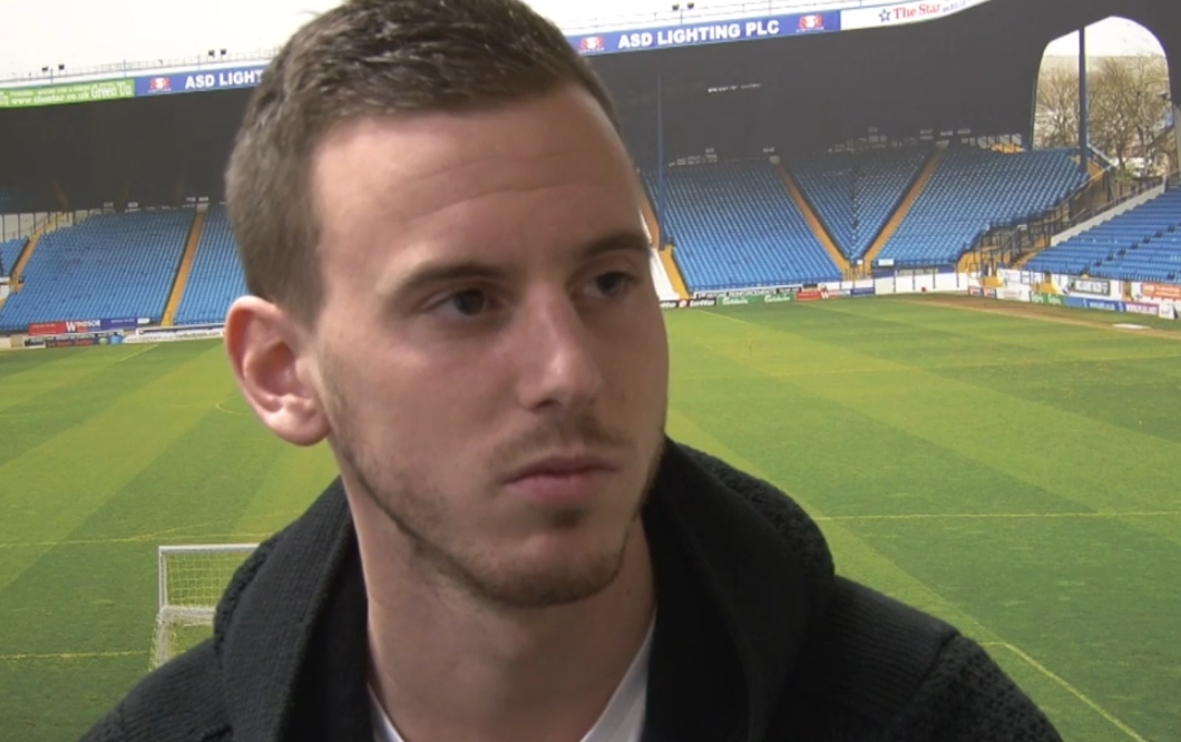 Ex-promessa do Manchester United deixa o futebol para virar carteiro