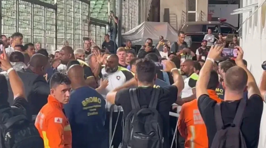 Atlético-MG x Botafogo: árbitro relata brigas e garrafa atirada no Independência