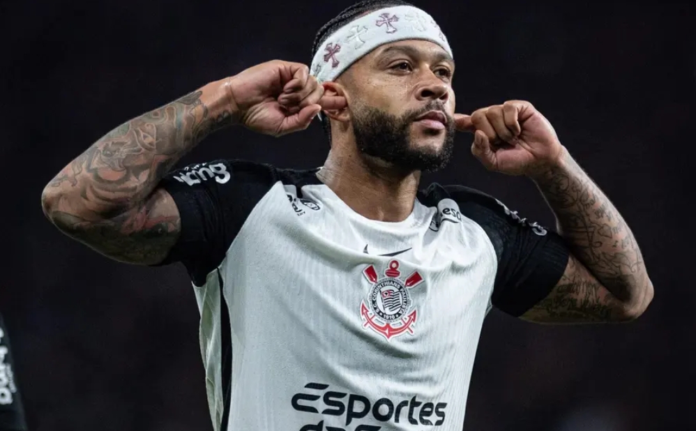 Memphis Depay amplia para o Corinthians na final da Copa do Brasil